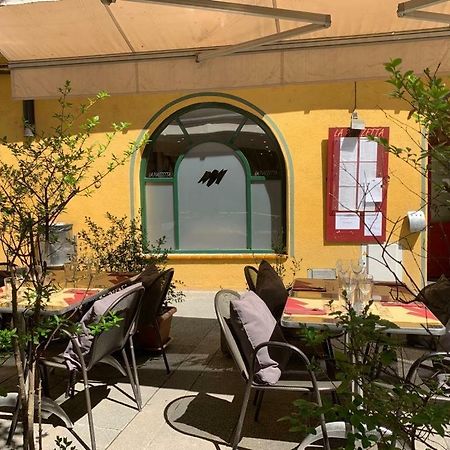 Hostal Del Ripolles Exterior photo