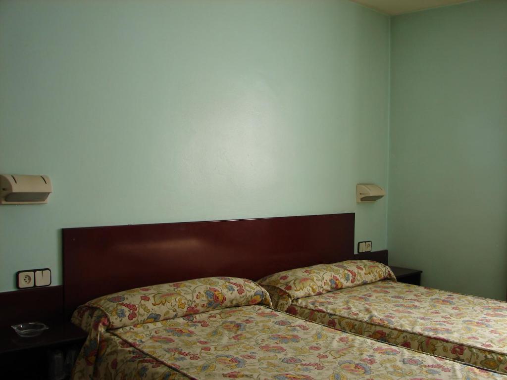 Hostal Del Ripolles Room photo
