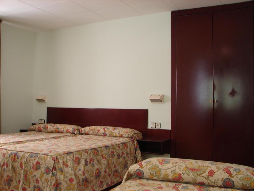 Hostal Del Ripolles Room photo