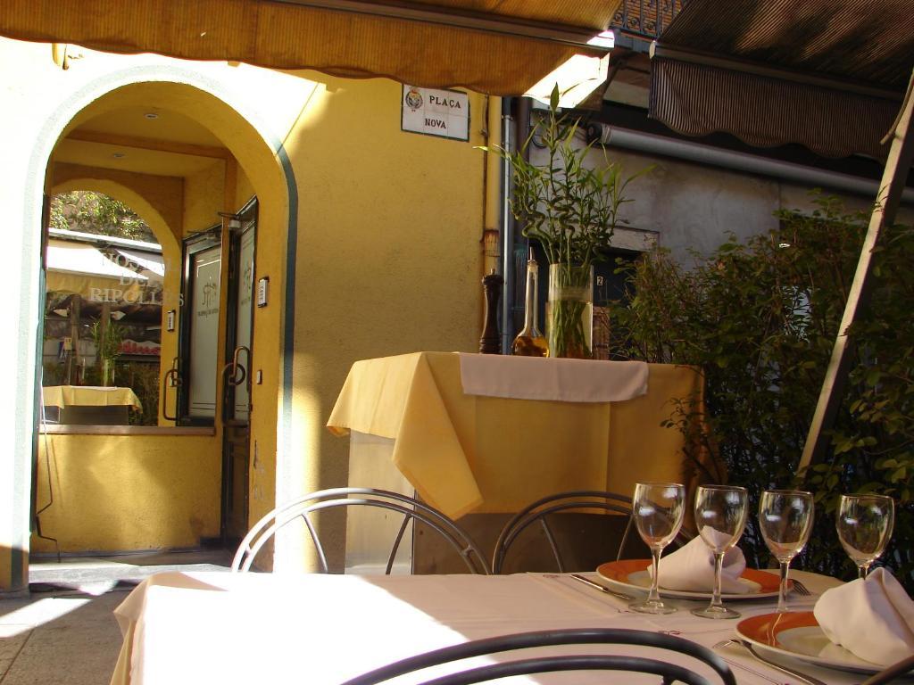 Hostal Del Ripolles Exterior photo