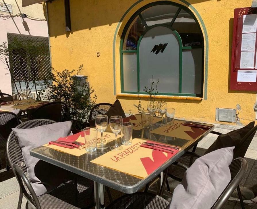 Hostal Del Ripolles Exterior photo